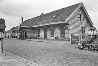 166800 Gezicht op het (oude) N.S.-station Beverwijk te Beverwijk.